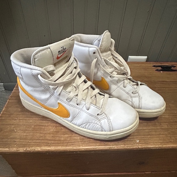 Nike Swoosh 50th anniversary women’s sneakers size 7.5 - Picture 2 of 11